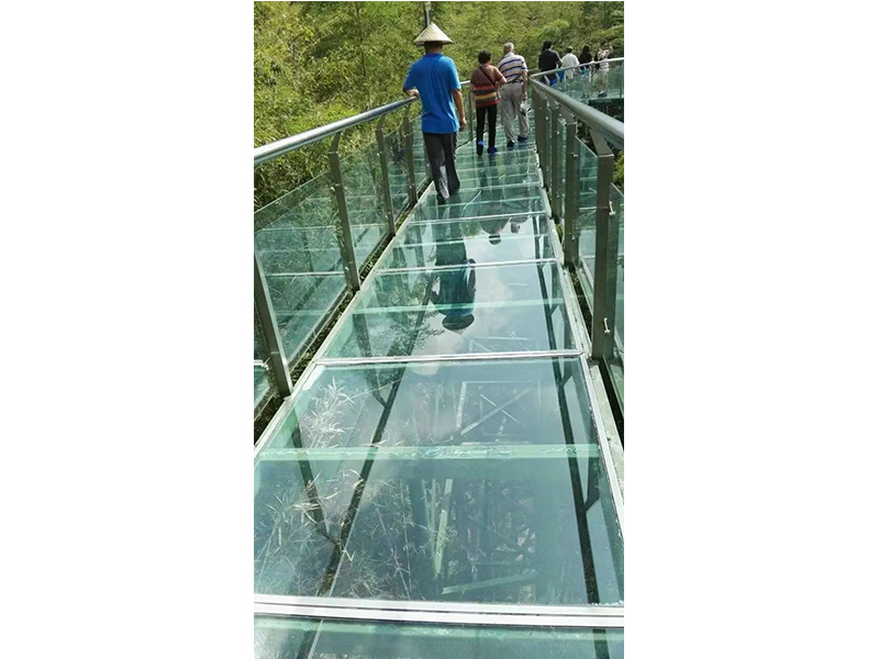 玻璃吊桥