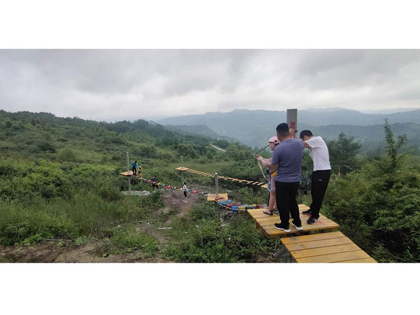 甘肃成县丛林穿越