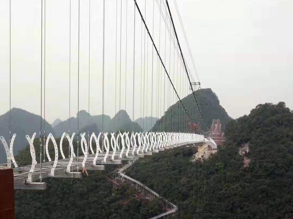 山东济南玻璃栈道