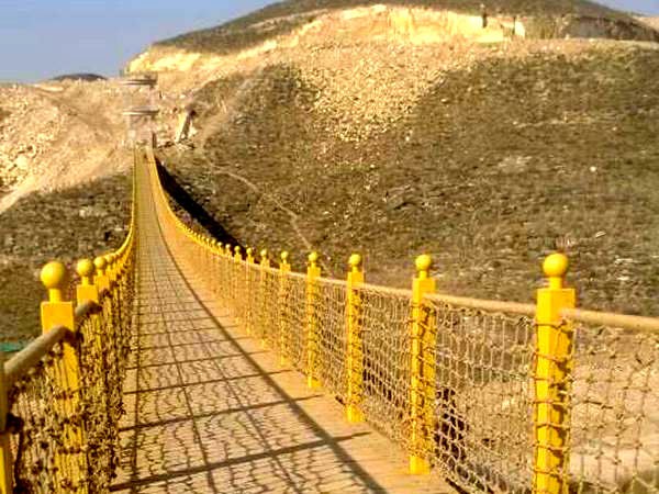 内蒙古鄂尔多斯风景区吊桥