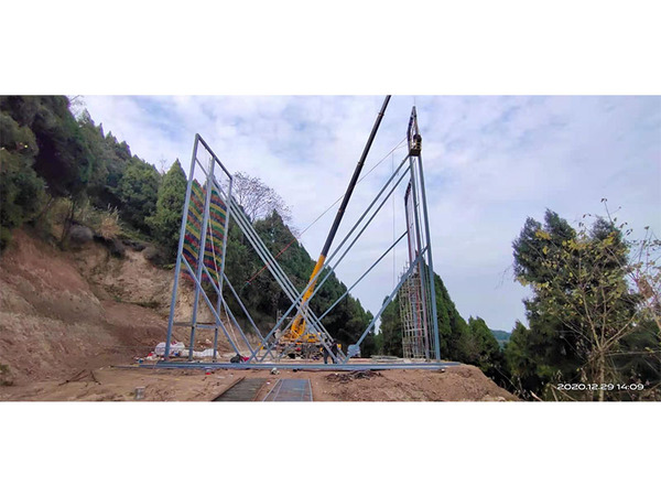 四川南部县悬崖秋千